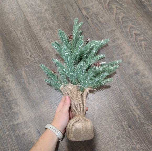 Winter pine tree decoration - Picture 4 of 6